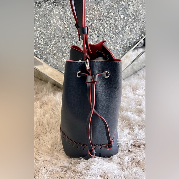 Rare Louis Vuitton LockMe Bucket Bag - Picture 4 of 8